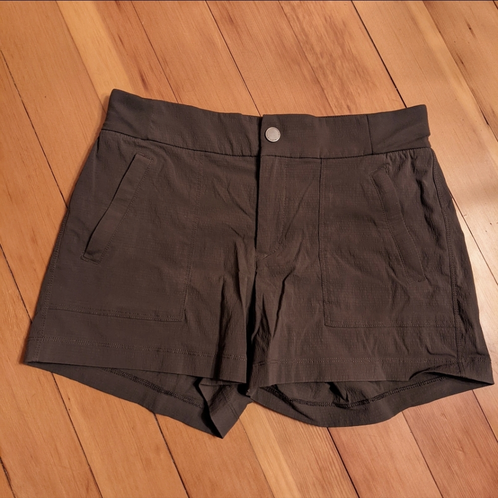 Athleta Trekkie shorts